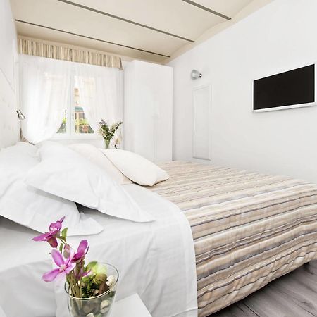 White Rooms Colosseo Rome Bagian luar foto