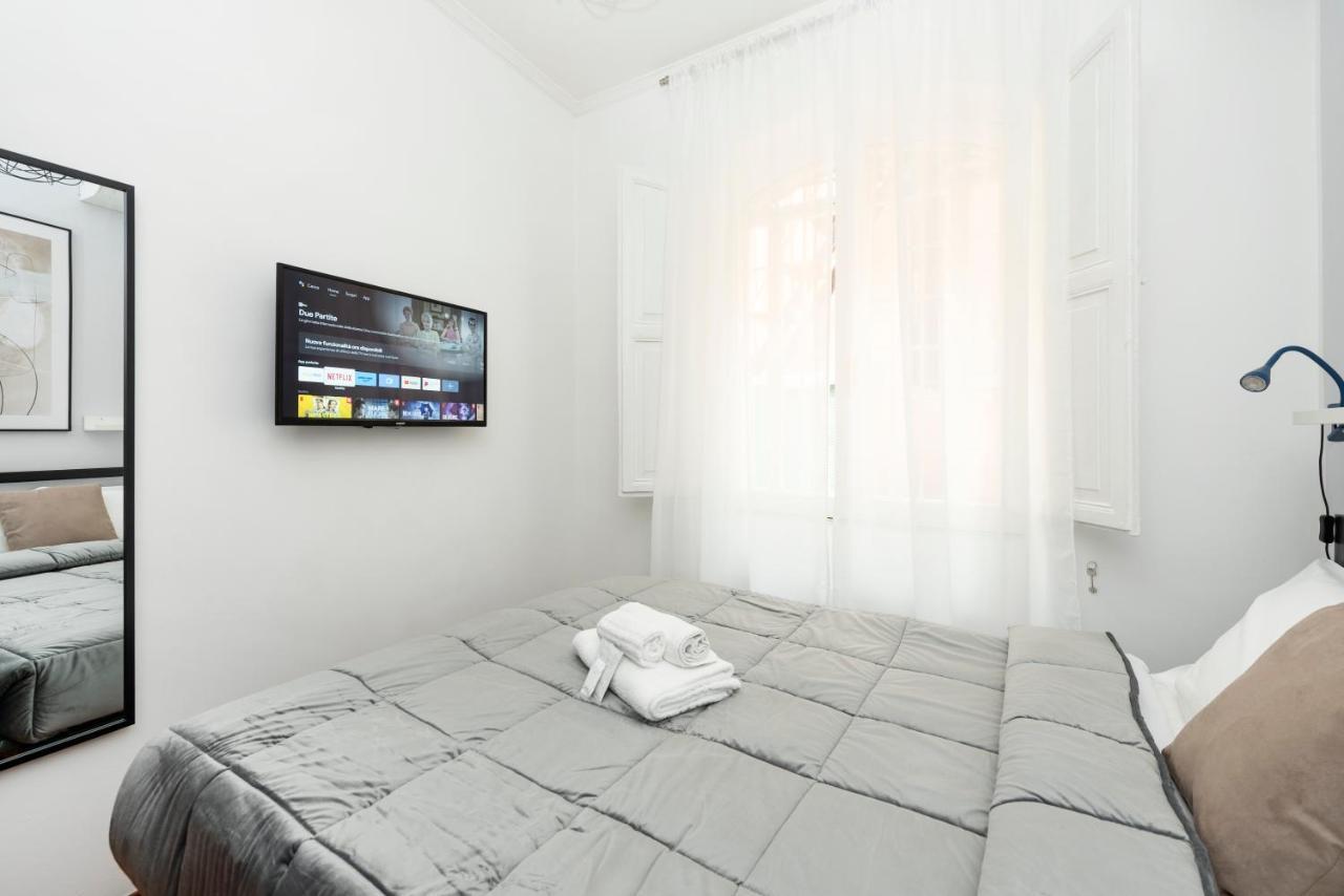 White Rooms Colosseo Rome Bagian luar foto