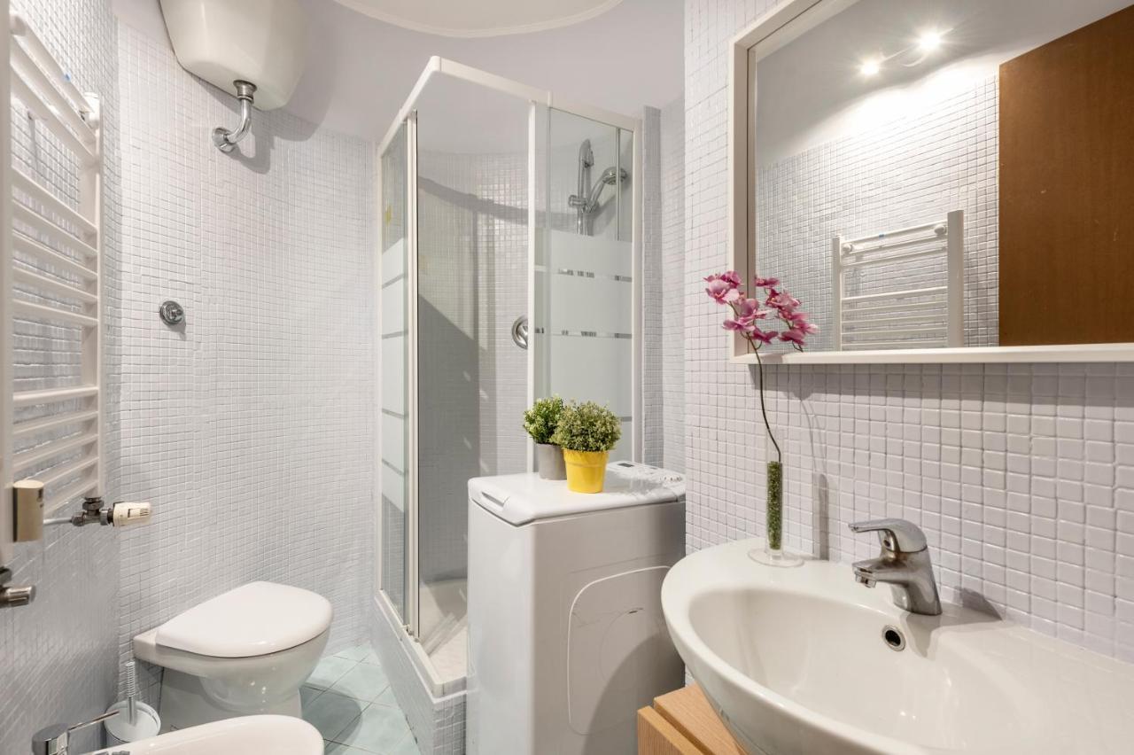 White Rooms Colosseo Rome Bagian luar foto