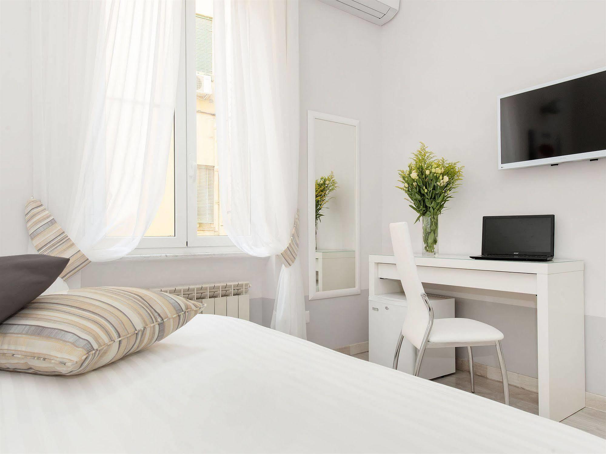 White Rooms Colosseo Rome Bagian luar foto