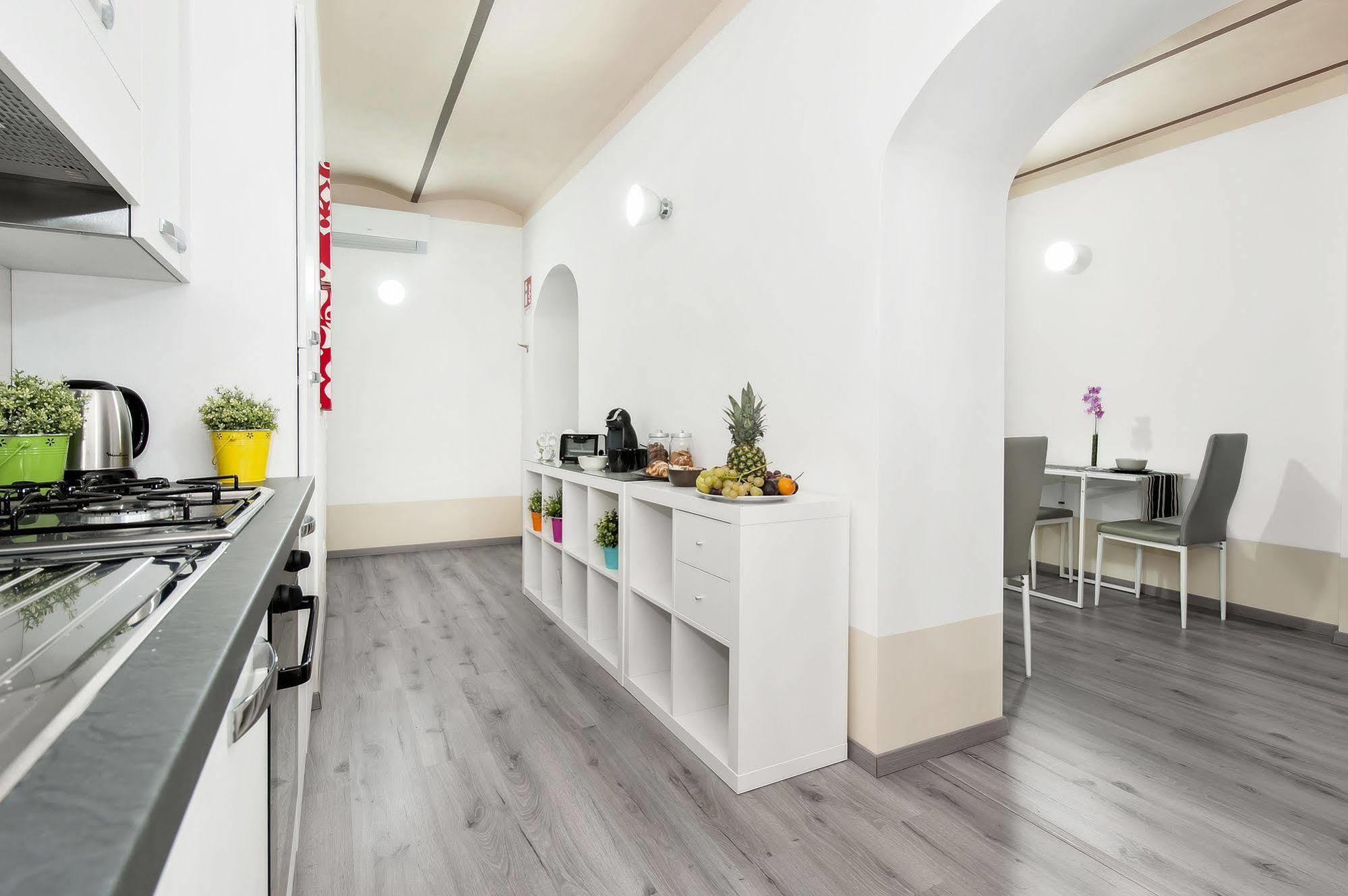 White Rooms Colosseo Rome Bagian luar foto